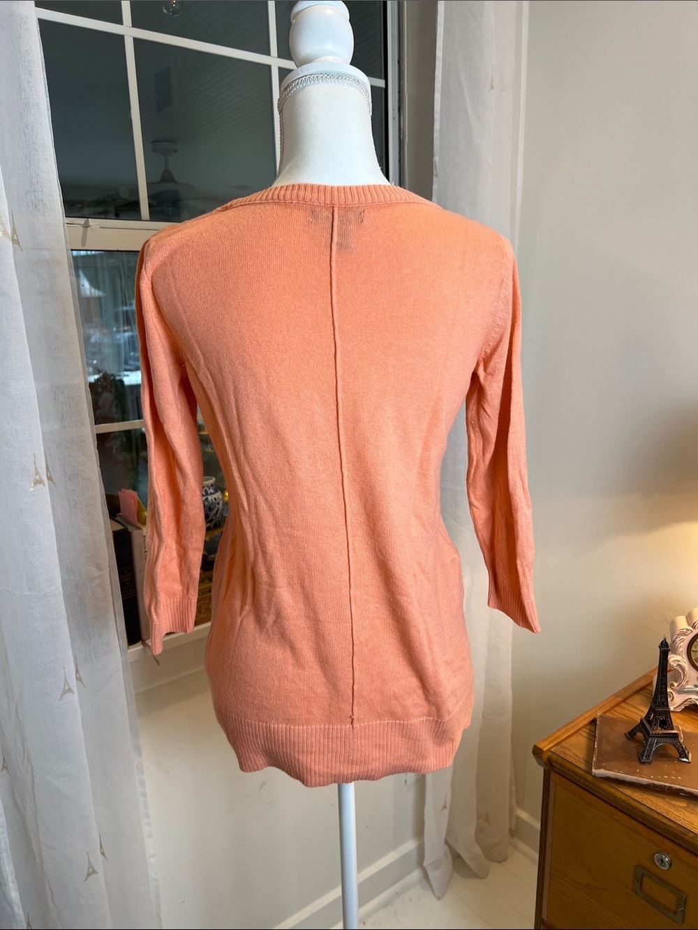 GAP Lightweight Scoop-Neck Sweater in Peach-Orange size medium. - Picture 5 of 7